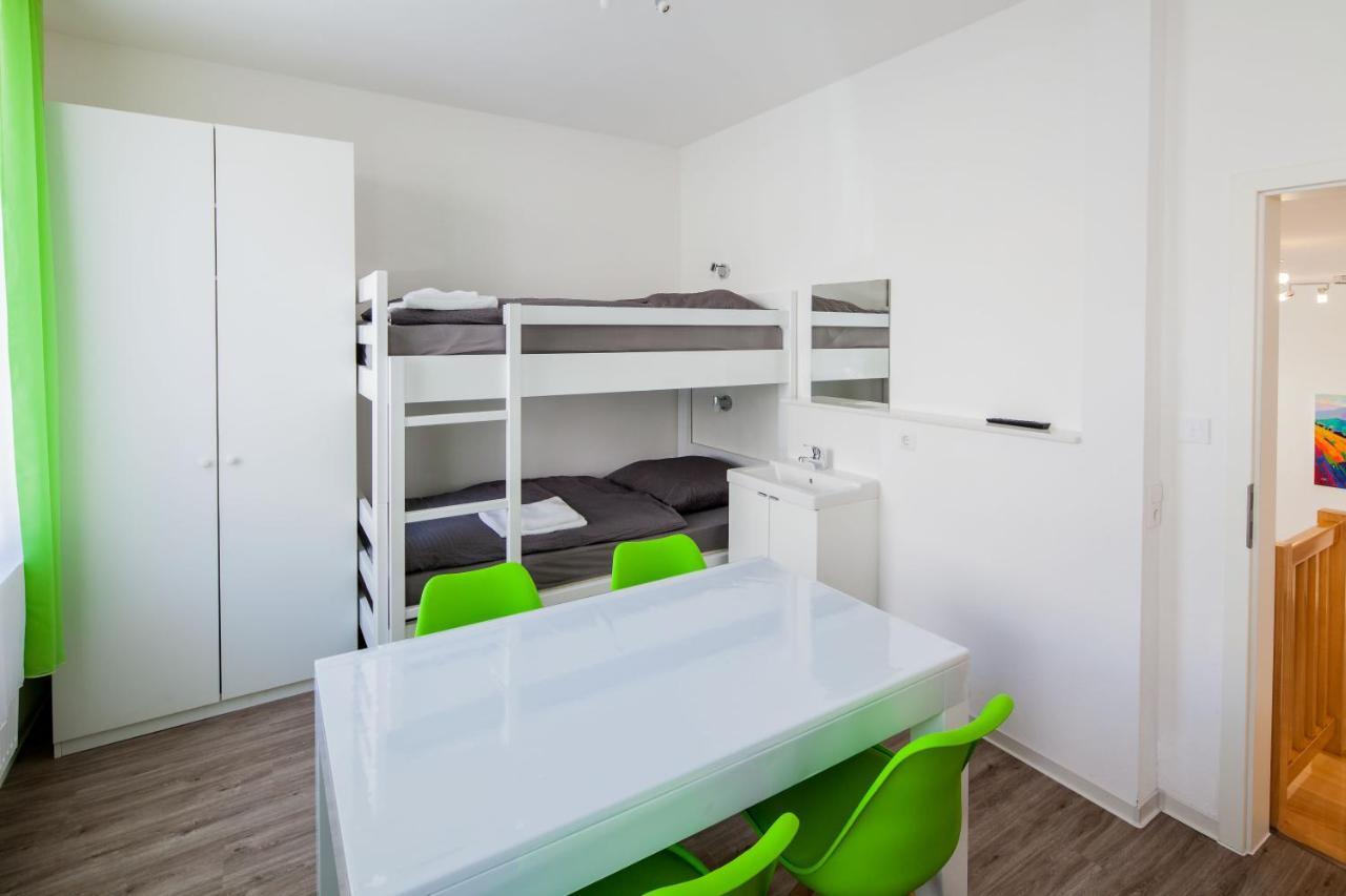 Secondhome Stuttgart - Moderne Grosse Wohnungen Nahe Der Hist Altstadt Von Esslingen An - Versch Groessen 8 - 11 - 19 Betten Esslingen am Neckar Luaran gambar